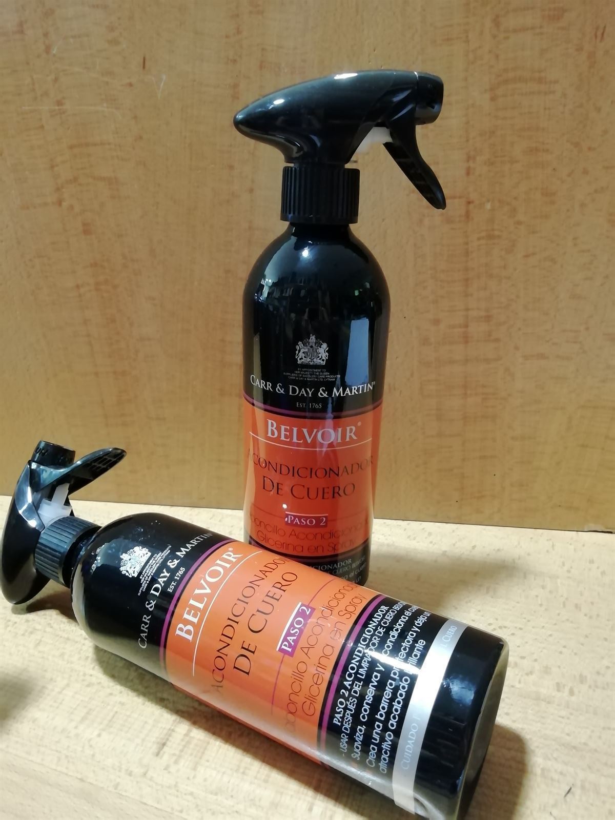 Belvoir Tack Conditioner CARR & DAY & MARTIN, spray, acondicionador de cuero, paso 2 - Imagen 1