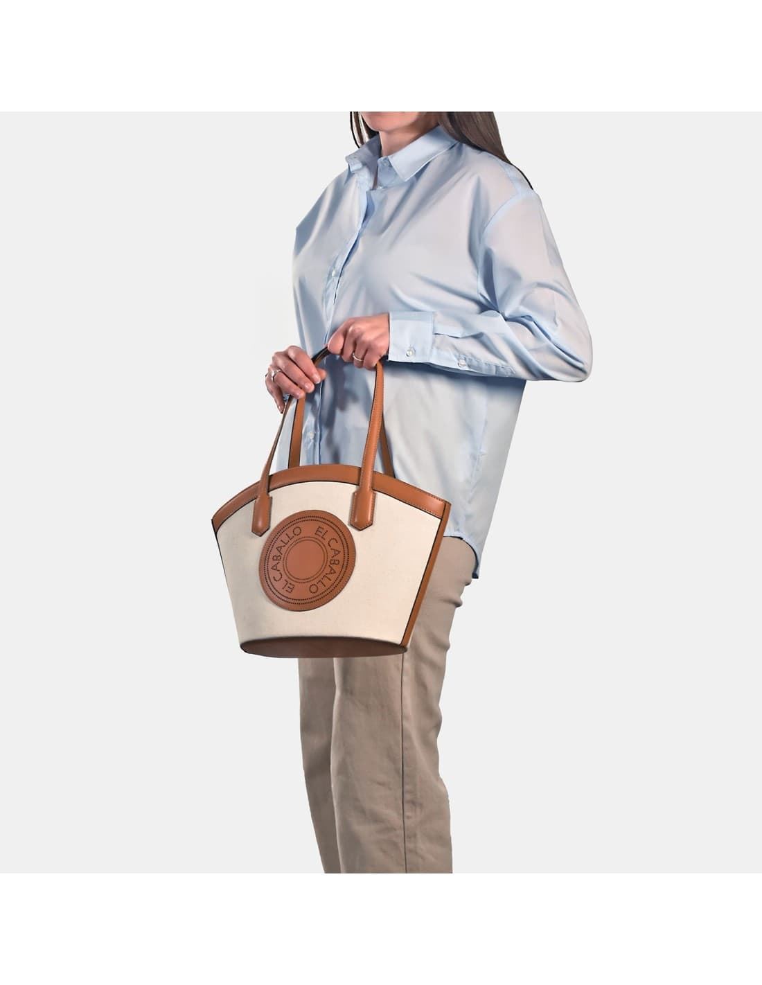 Bolso "EL CABALLO" dos asas color marfil detalles cuero - Imagen 5