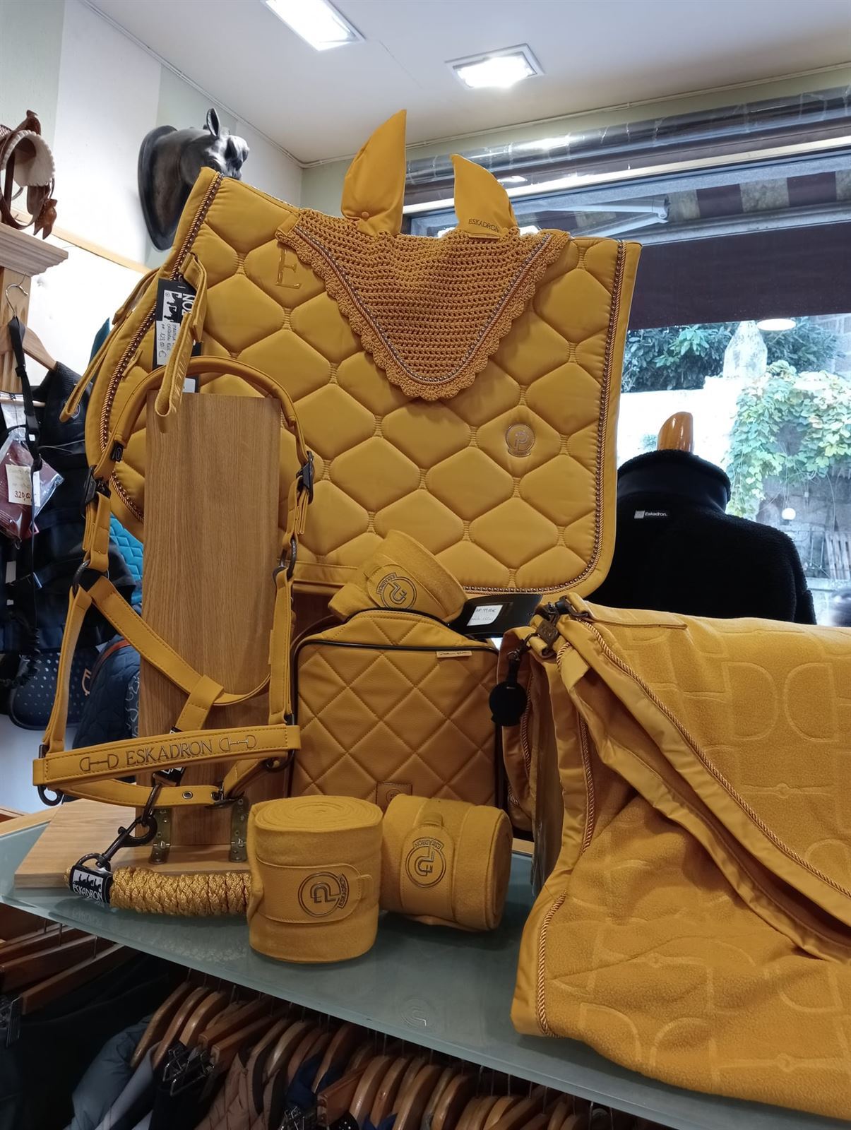 Cabezada cuadra ESKADRON color mostaza logo muserola TALLA COB - Imagen 9