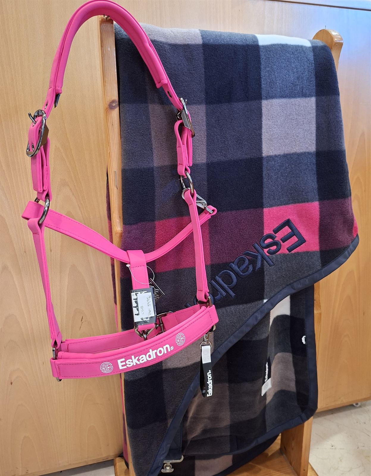 Cabezada cuadra ESKADRON color rosa logo muserola TALLA COB - Imagen 4