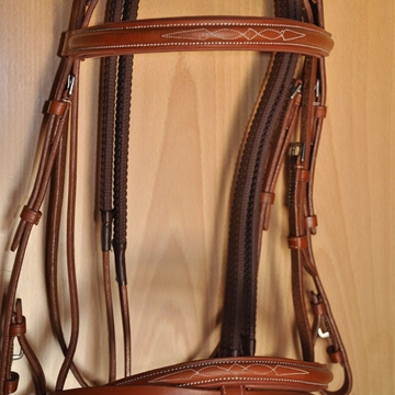 Cabezada de montar de cuero, con riendas de goma, con cierrabocas, color tostado, talla FULL - Imagen 1