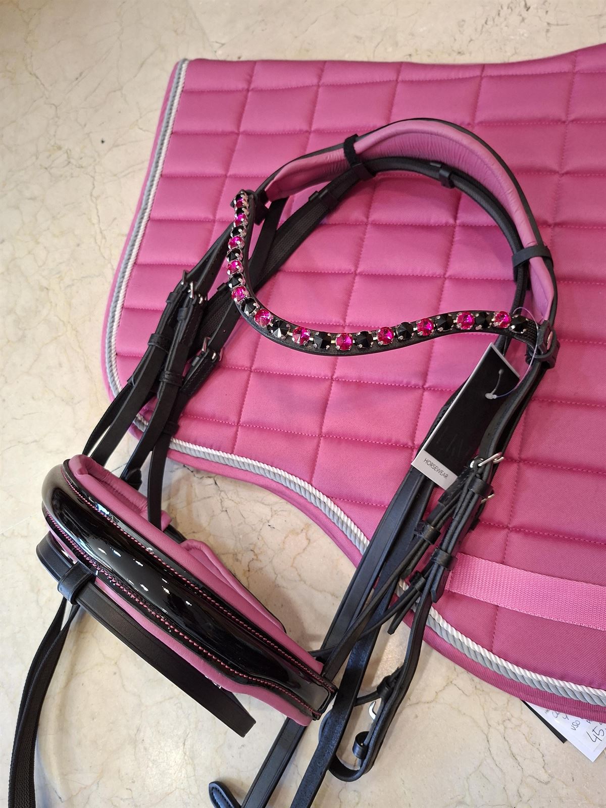 Cabezada de montar de cuero HKM Sports Equipment Manchester frontalera cristales rosa/negro, riendas antideslizantes, talla COB - Imagen 6