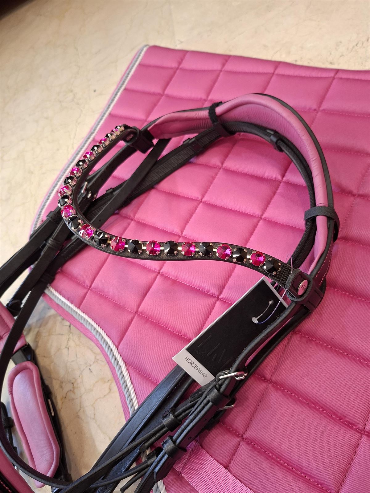 Cabezada de montar de cuero HKM Sports Equipment Manchester frontalera cristales rosa/negro, riendas antideslizantes, talla COB - Imagen 7