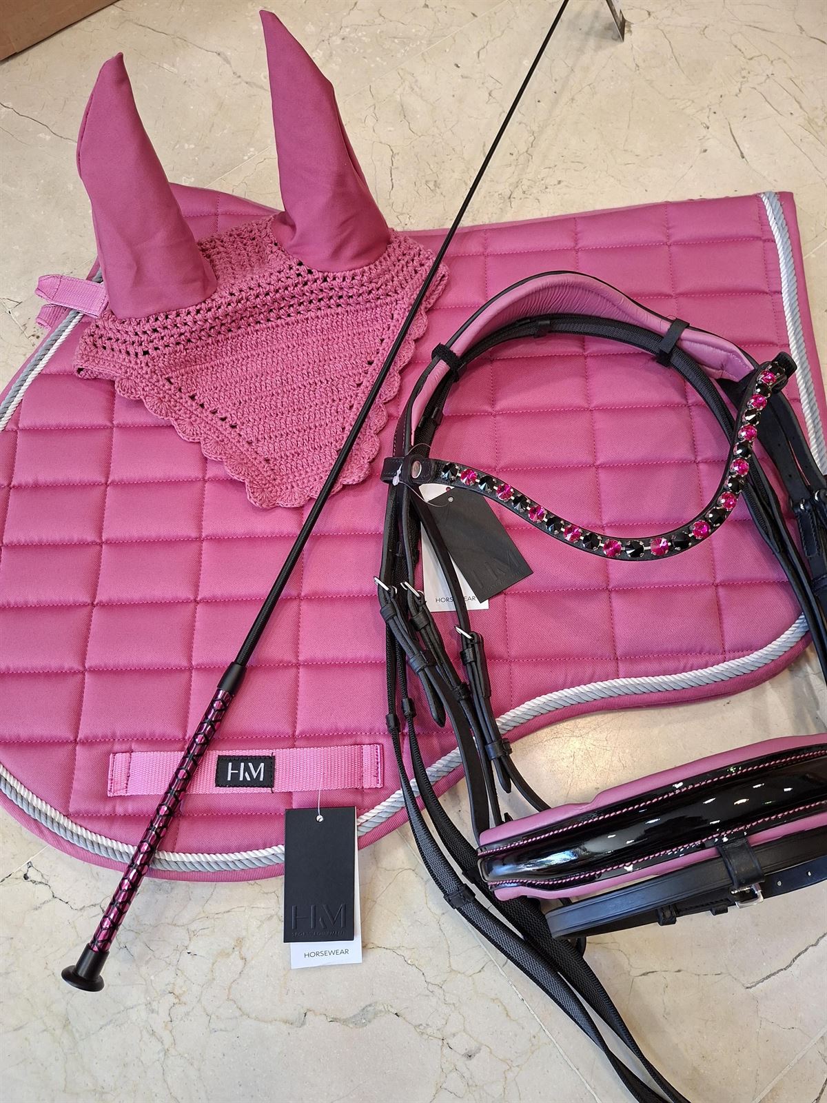 Cabezada de montar de cuero HKM Sports Equipment Manchester frontalera cristales rosa/negro, riendas antideslizantes, talla COB - Imagen 9