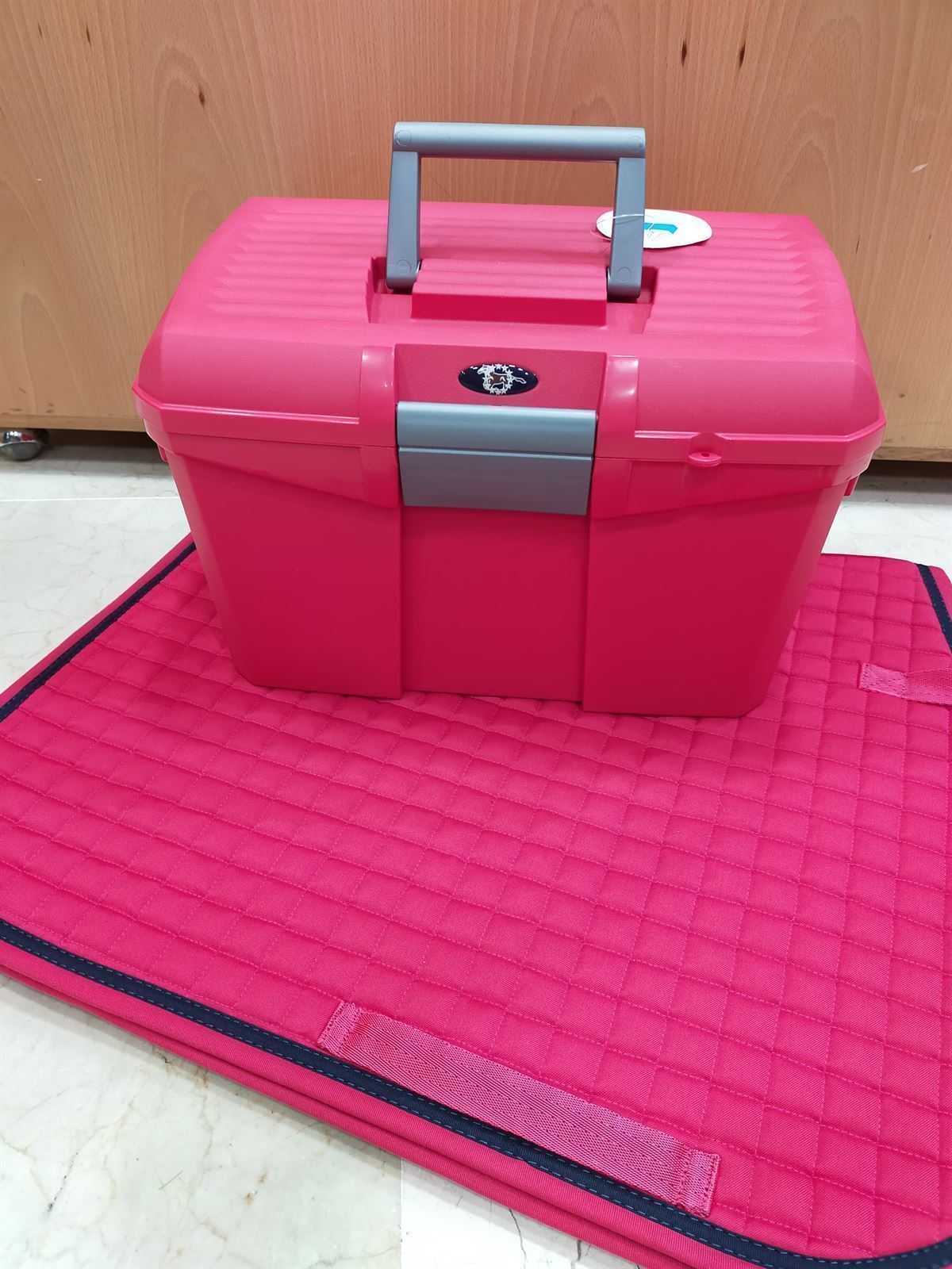 Caja útiles limpieza rosa fucsia - Imagen 1