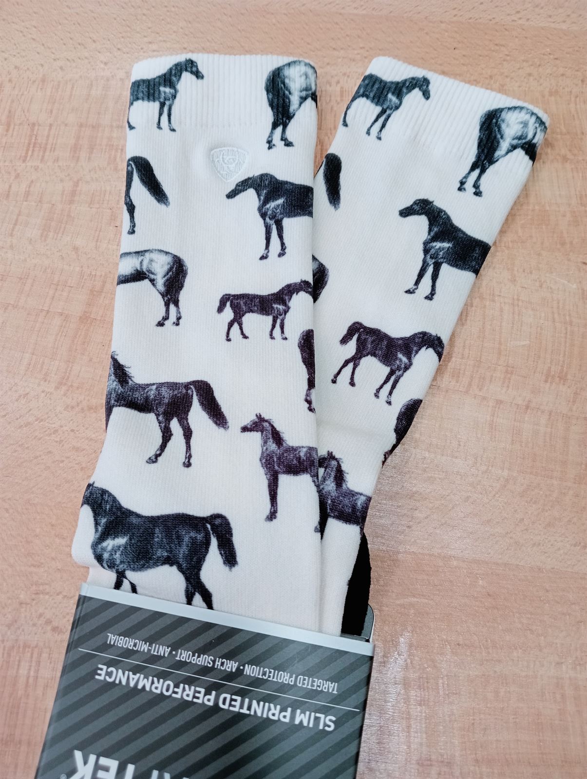 Calcetines ARIAT finos ARIATTEK Slim Printed Performance estampado caballos negros TALLA 36,5/42 (par) - Imagen 1
