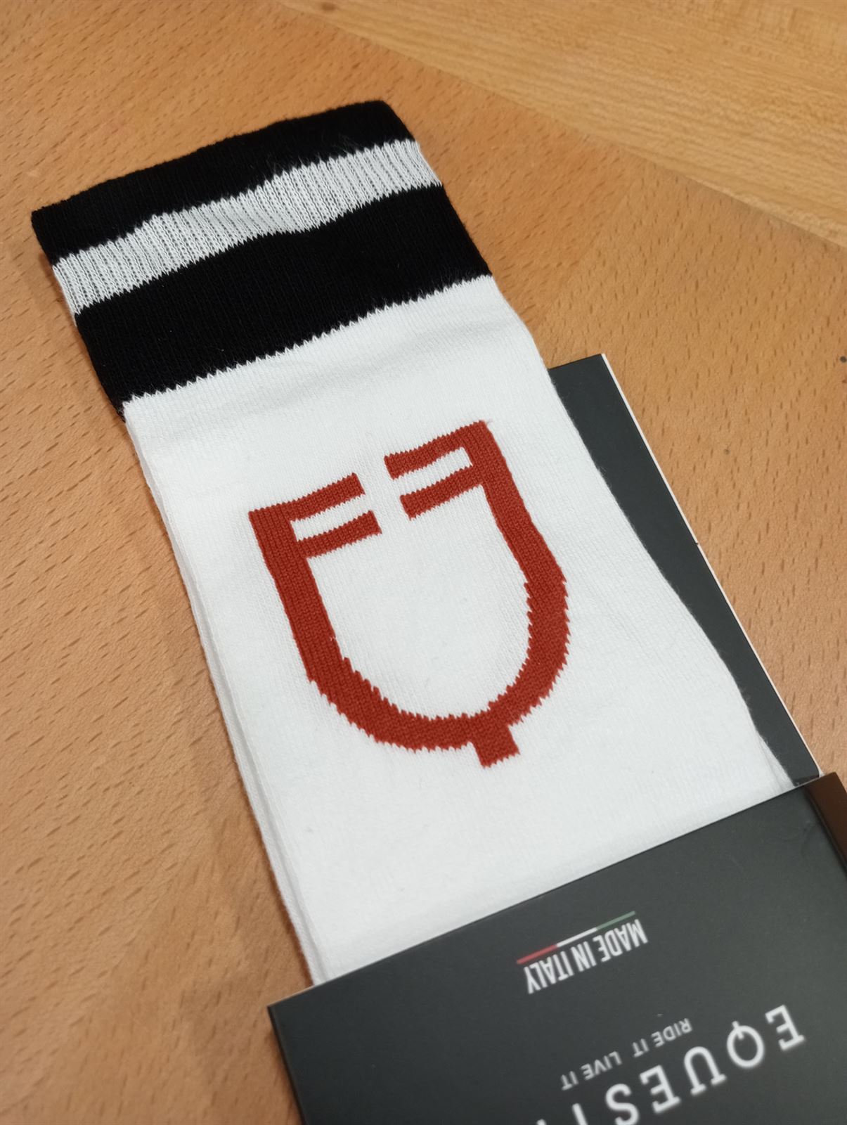 Calcetines EQUESTRO Unisex College técnico con logo color blanco/rojo/negro TALLA 35-38 - Imagen 2