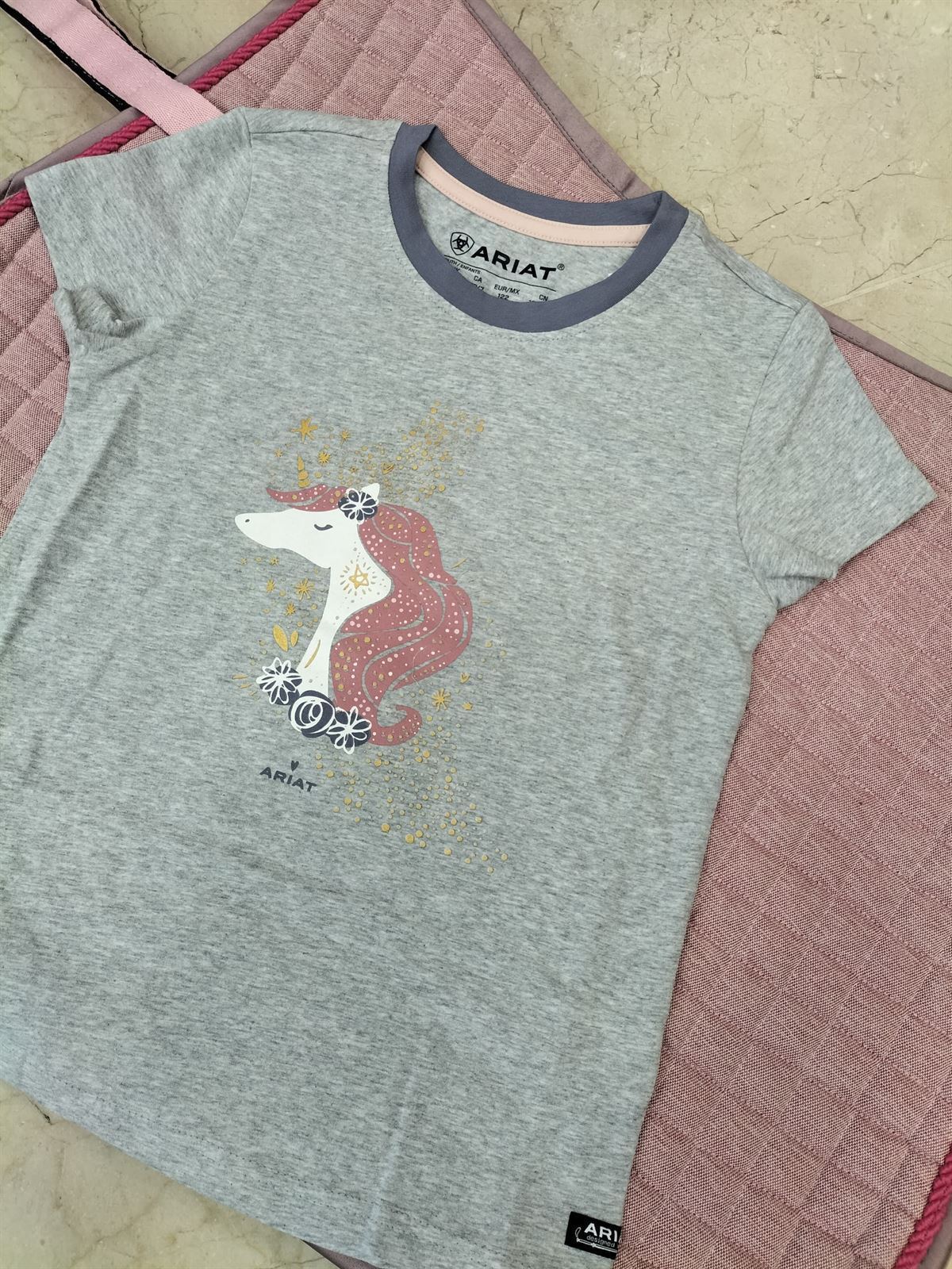 Camiseta Ariat Imagine tallaje infantil color gris caballo rosa TALLA 7 - Imagen 1