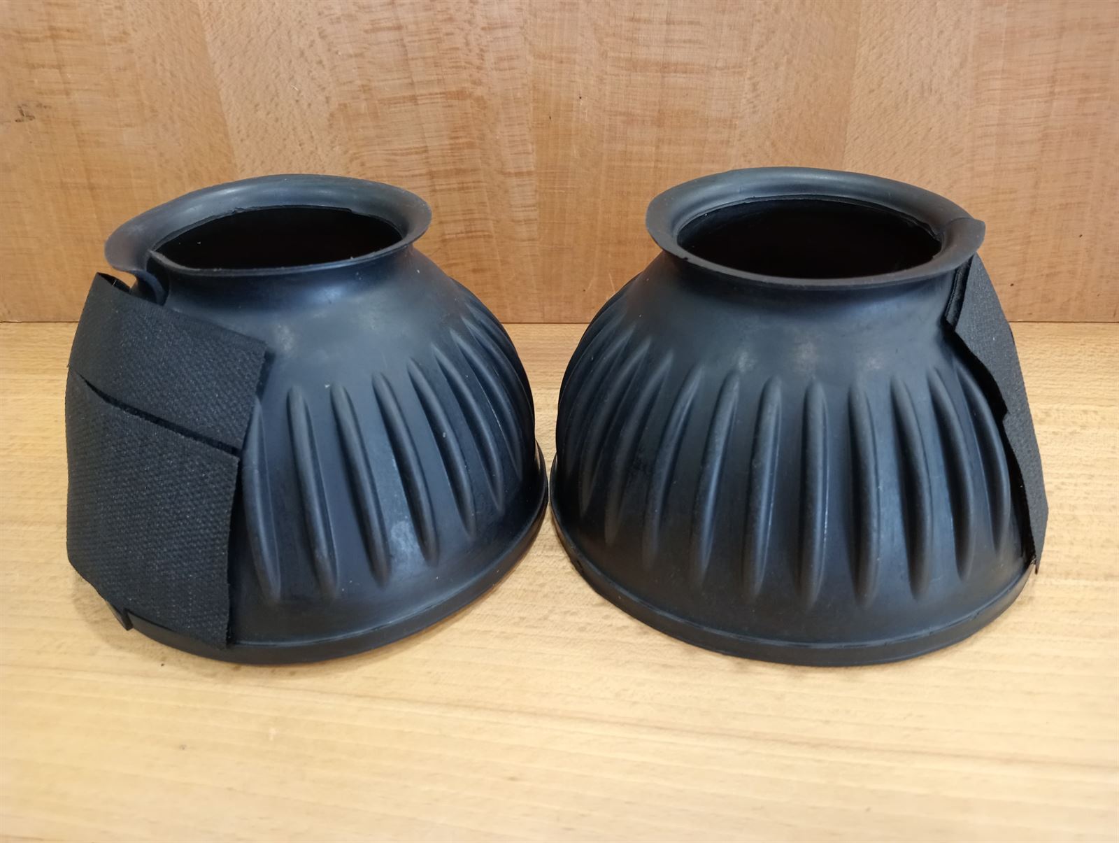Campana caucho con velcro color negro (par) - Imagen 2