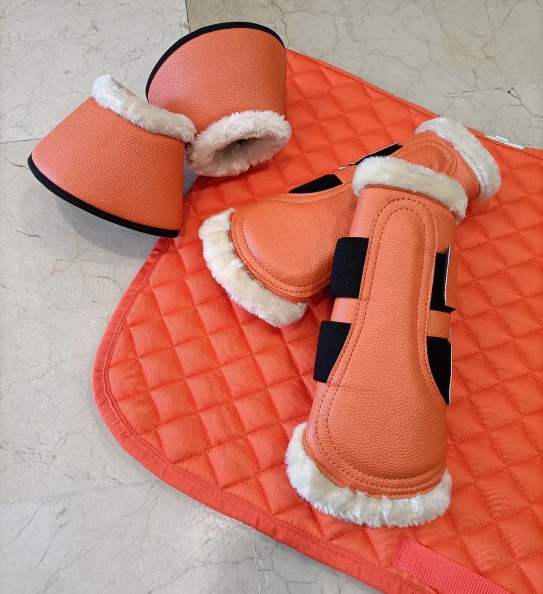 Campana HKM Sports Equipment Comfort Premium color naranja TALLA M (par) - Imagen 2