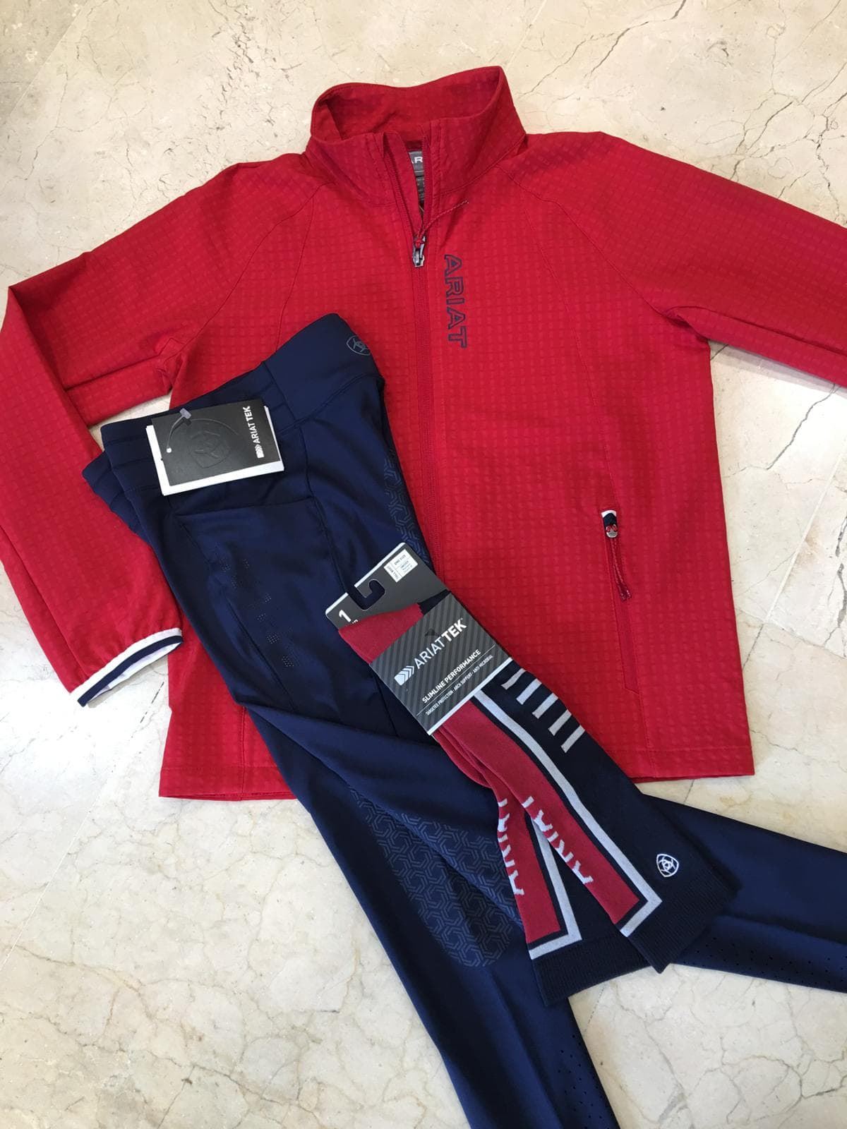 Chaqueta ARIAT Softshell Waterproof ultraligera y fina, color rojo, tallaje infantil - Imagen 1