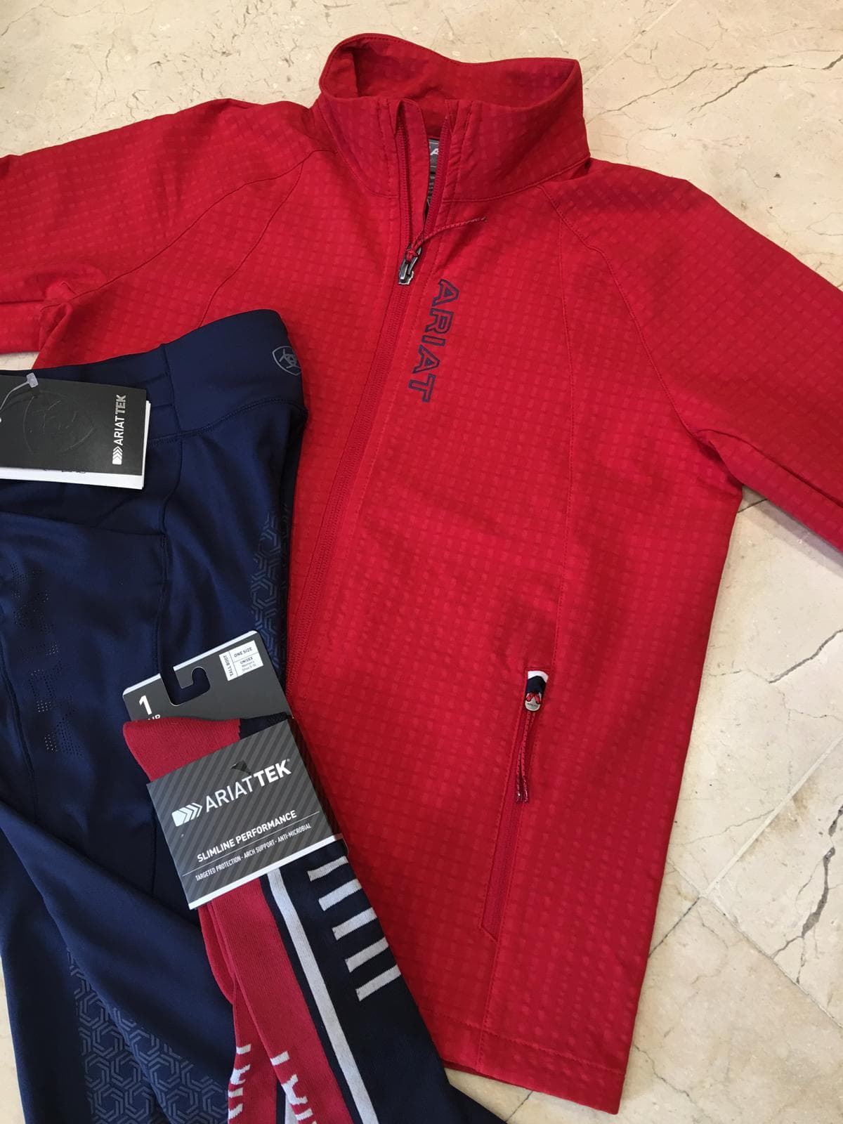 Chaqueta ARIAT Softshell Waterproof ultraligera y fina, color rojo, tallaje infantil - Imagen 5