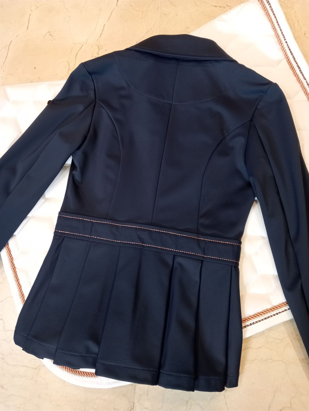 Chaqueta concurso niña HKM Sports Equipment Eloise color azul marino con costura rosegold TALLA 152 (10-11años) - Imagen 4