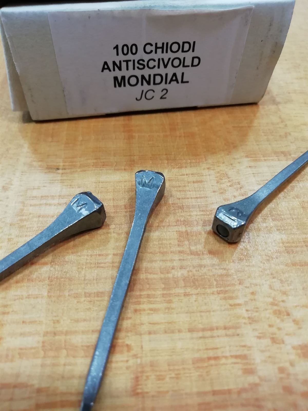 Clavo con vídea MONDIAL  JC 2 (caja de 100 unidades) - Imagen 2