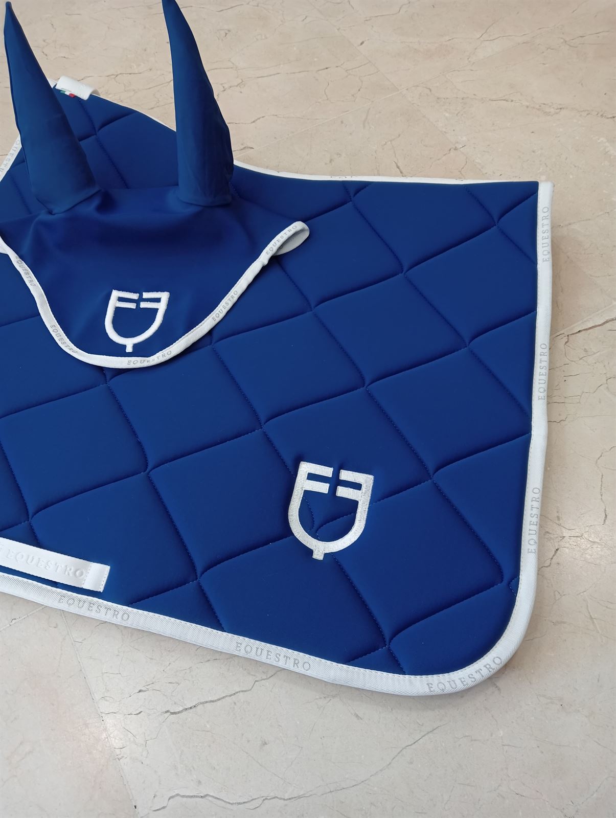 Conjunto EQUESTRO mantilla Uso General/Salto y orejeras COB color azul royal/blanco - Imagen 2