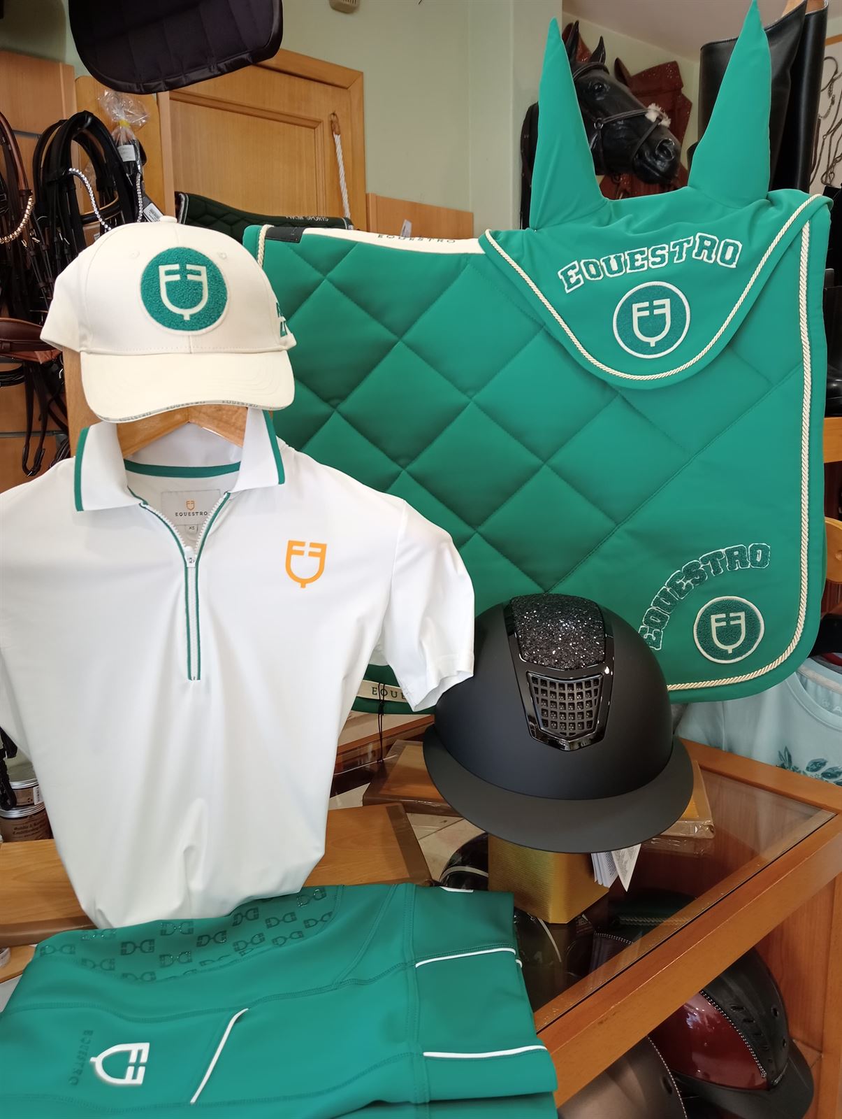 Conjunto EQUESTRO mantilla Uso General/salto y orejeras FULL color verde - Imagen 12