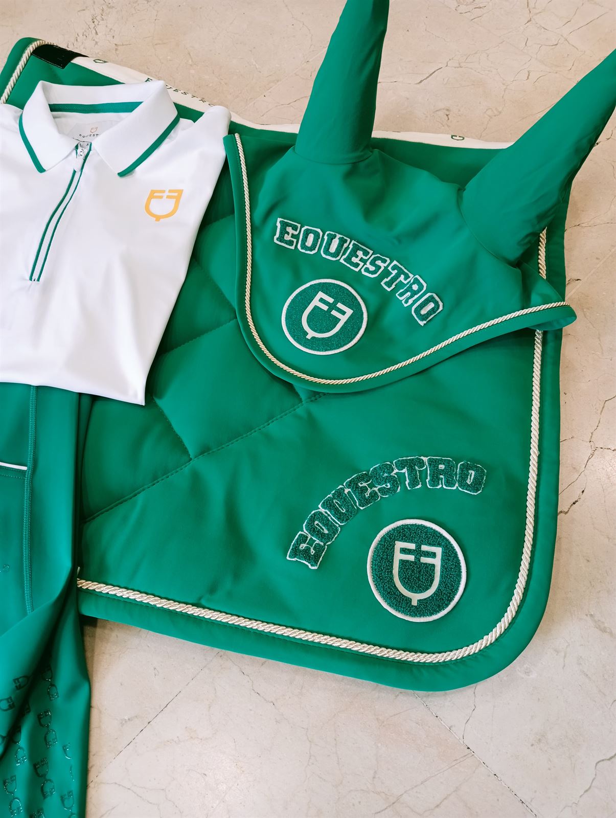 Conjunto EQUESTRO mantilla Uso General/salto y orejeras FULL color verde - Imagen 10