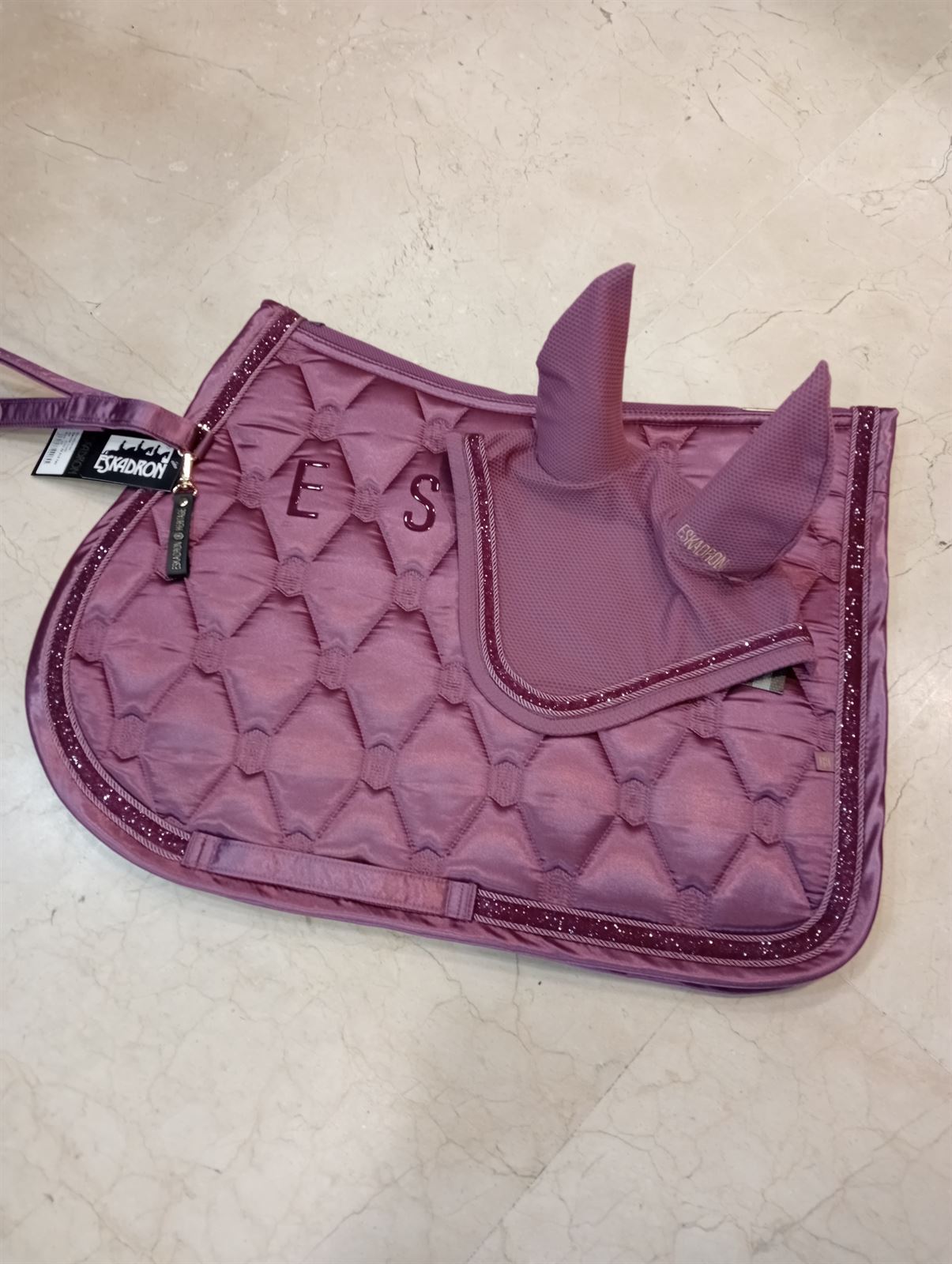 Conjunto ESKADRON mantilla Uso General/salto, orejeras FULL y vendas color ciruela - Imagen 1