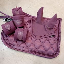 Conjunto ESKADRON mantilla Uso General/salto, orejeras FULL y vendas color ciruela - Imagen 2