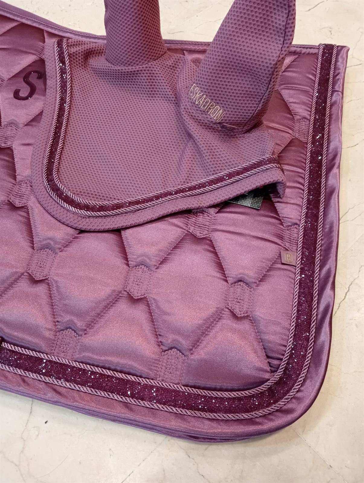 Conjunto ESKADRON mantilla Uso General/salto, orejeras FULL y vendas color ciruela - Imagen 4