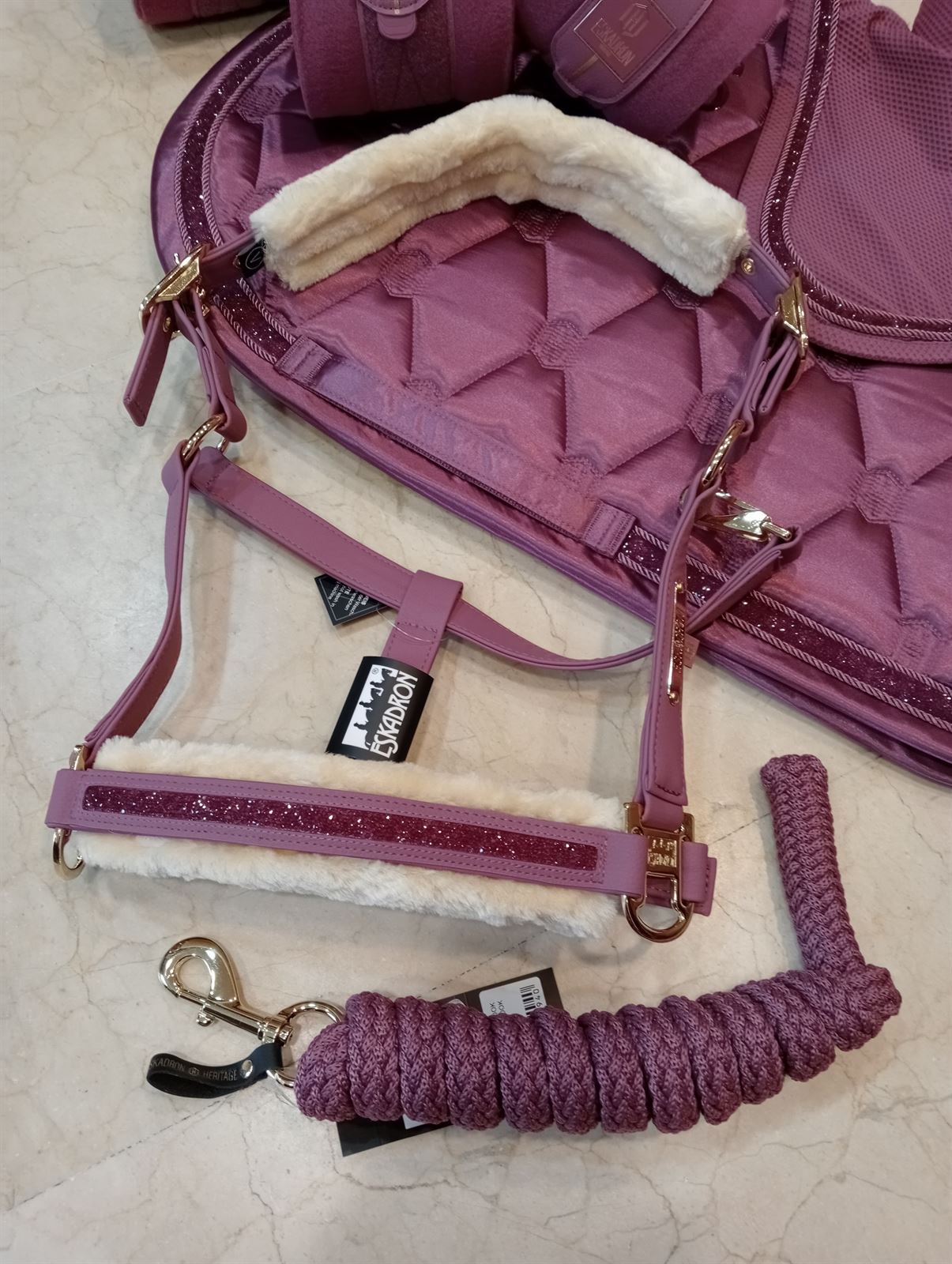 Conjunto ESKADRON mantilla Uso General/salto, orejeras FULL y vendas color ciruela - Imagen 9