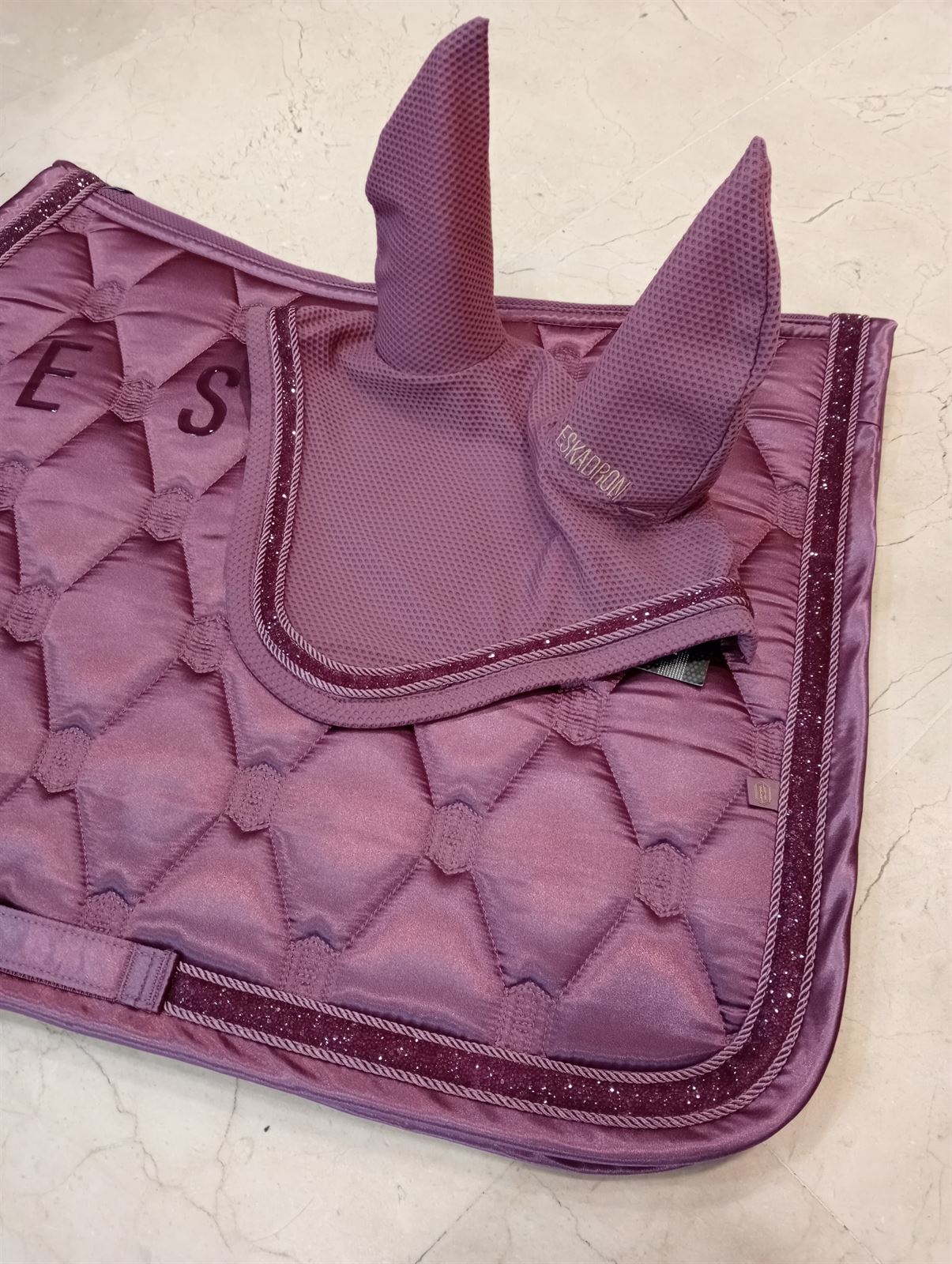 Conjunto ESKADRON mantilla Uso General/salto, orejeras FULL y vendas color ciruela - Imagen 10