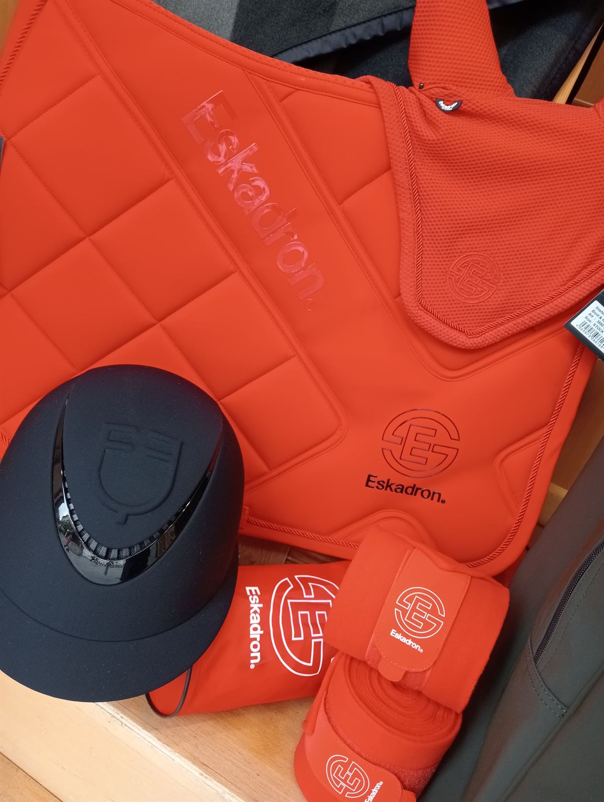 Conjunto ESKADRON mantilla Uso General/Salto y orejeras FULL color poppy red - Imagen 7