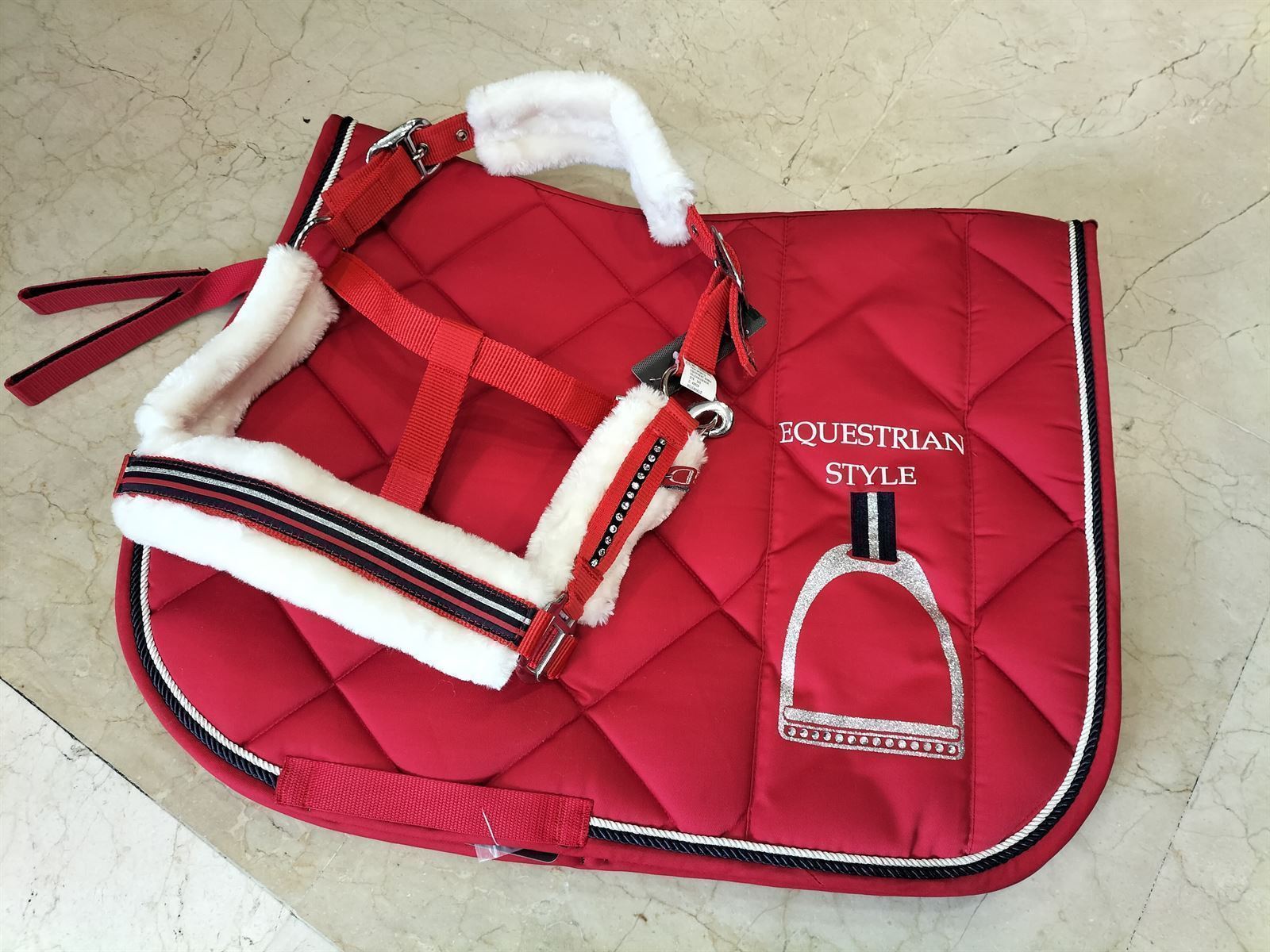 Conjunto HKM Sports Equipment Mantilla y Orejeras color rojo TALLA PONY - Imagen 4