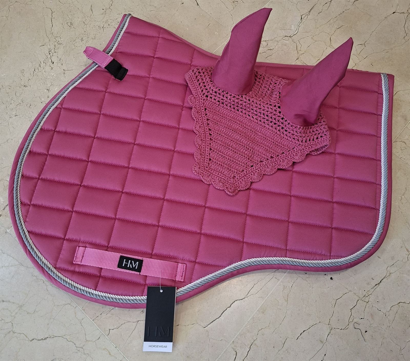 Conjunto HKM Sports Equipment mantilla y orejeras Manchester color rosa magenta USO GENERAL - Imagen 2