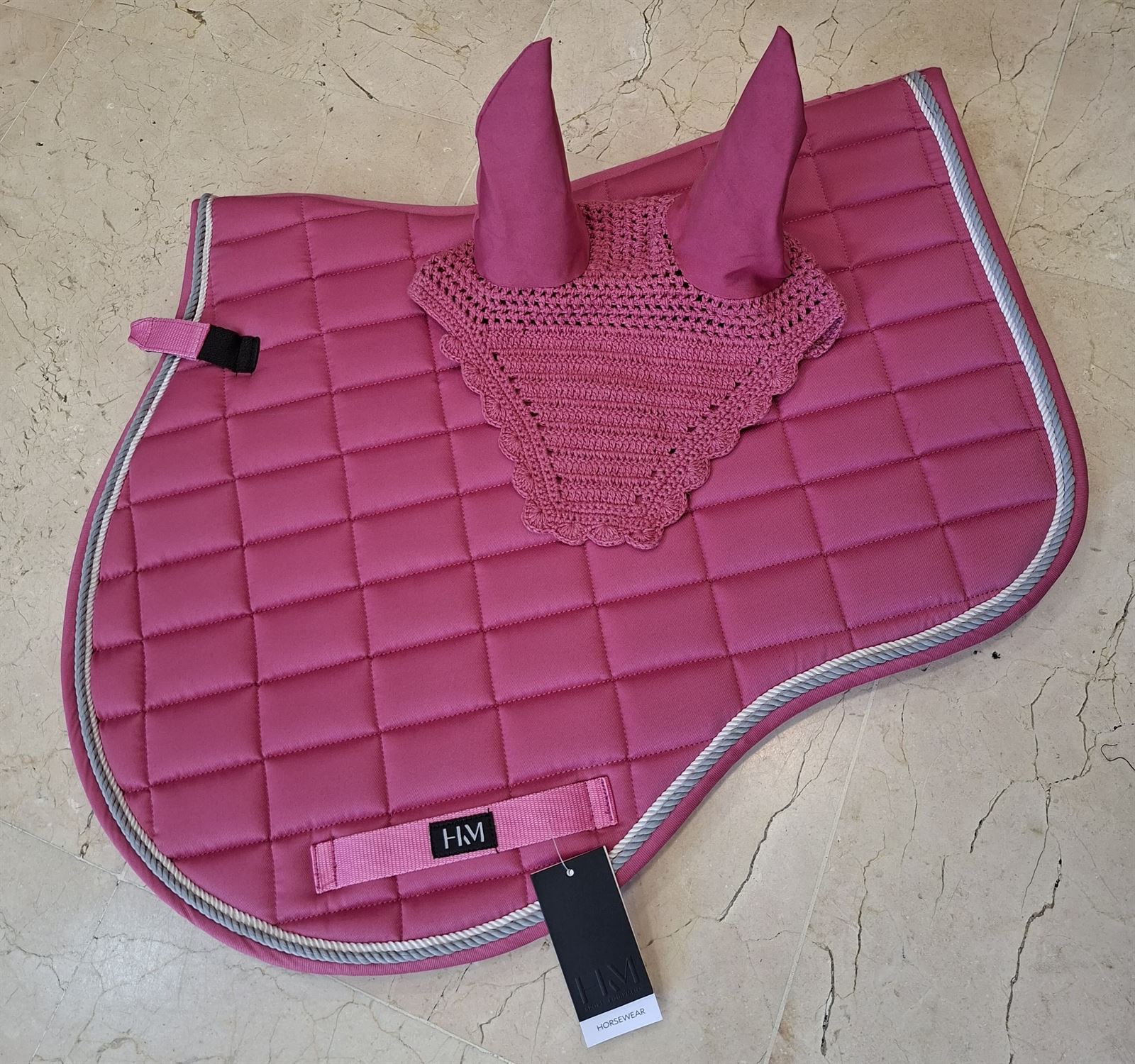Conjunto HKM Sports Equipment mantilla y orejeras Manchester color rosa magenta USO GENERAL - Imagen 3