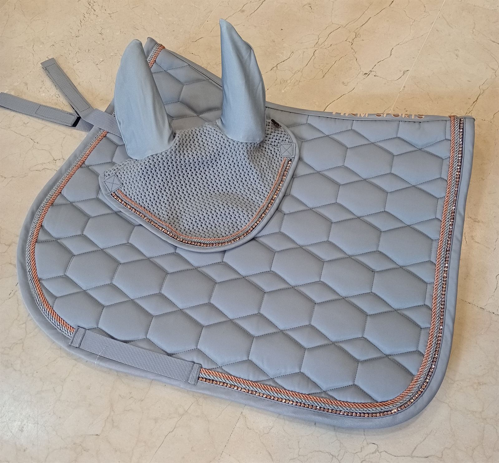 Conjunto HKM Sports Equipment mantilla y orejeras Rosegold Glamour gris USO GENERAL - Imagen 3