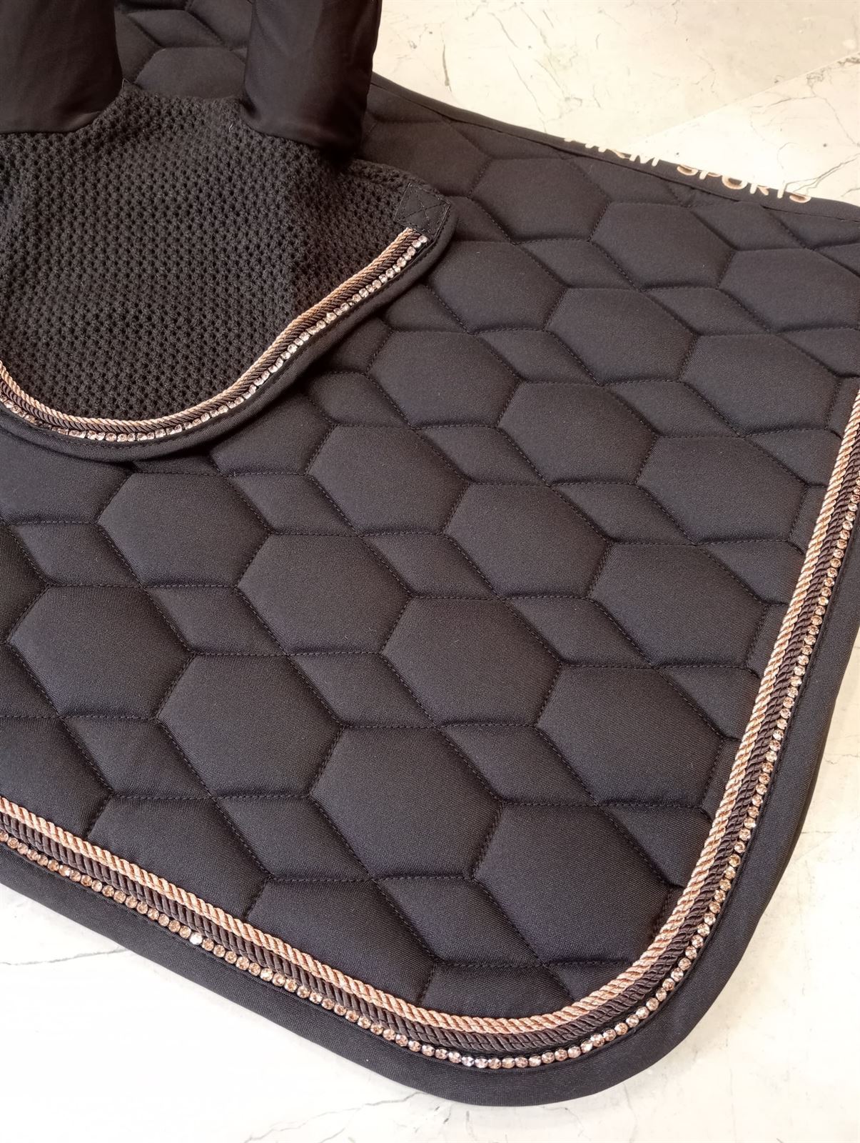 Conjunto HKM Sports Equipment Style Mantilla y Orejeras Rosegold Glamour, color marrón chocolate/rosegold - Imagen 4