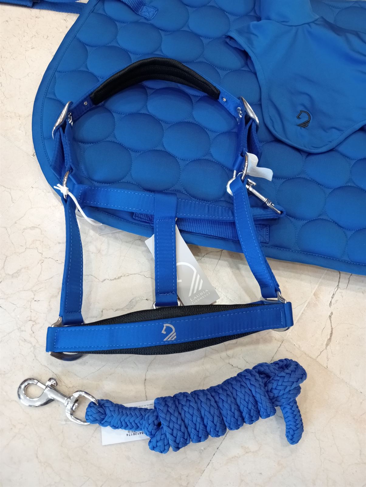 Conjunto LAURIA GARRELLI mantilla y orejeras Amalfi Sportive color azul royal DOMA/COB - Imagen 5