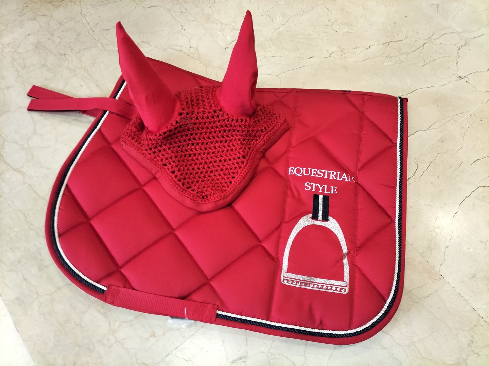 Conjunto Mantilla y Orejeras HKM Sports Equipment color rojo TALLA PONY - Imagen 1