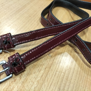 Correa espuela inglesa cuero QHP, color granate charol  (par) - Imagen 1
