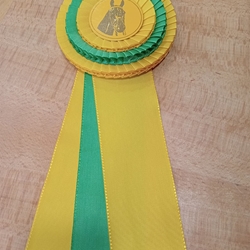 Escarapela de concurso HH con tres bandas de lazo, amarillo/verde/amarillo - Imagen 1