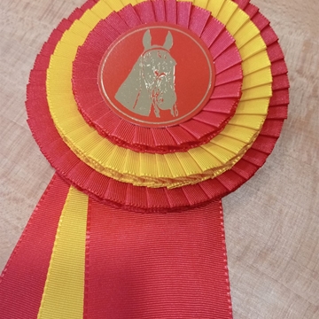 Escarapela de concurso HH con tres bandas de lazo, rojo/amarillo/rojo - Imagen 2