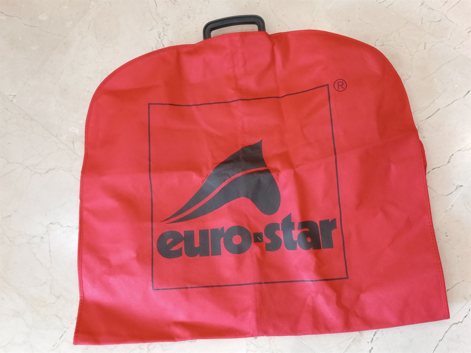 Funda chaqueta EUROSTAR tela asa plástico color rojo - Imagen 1
