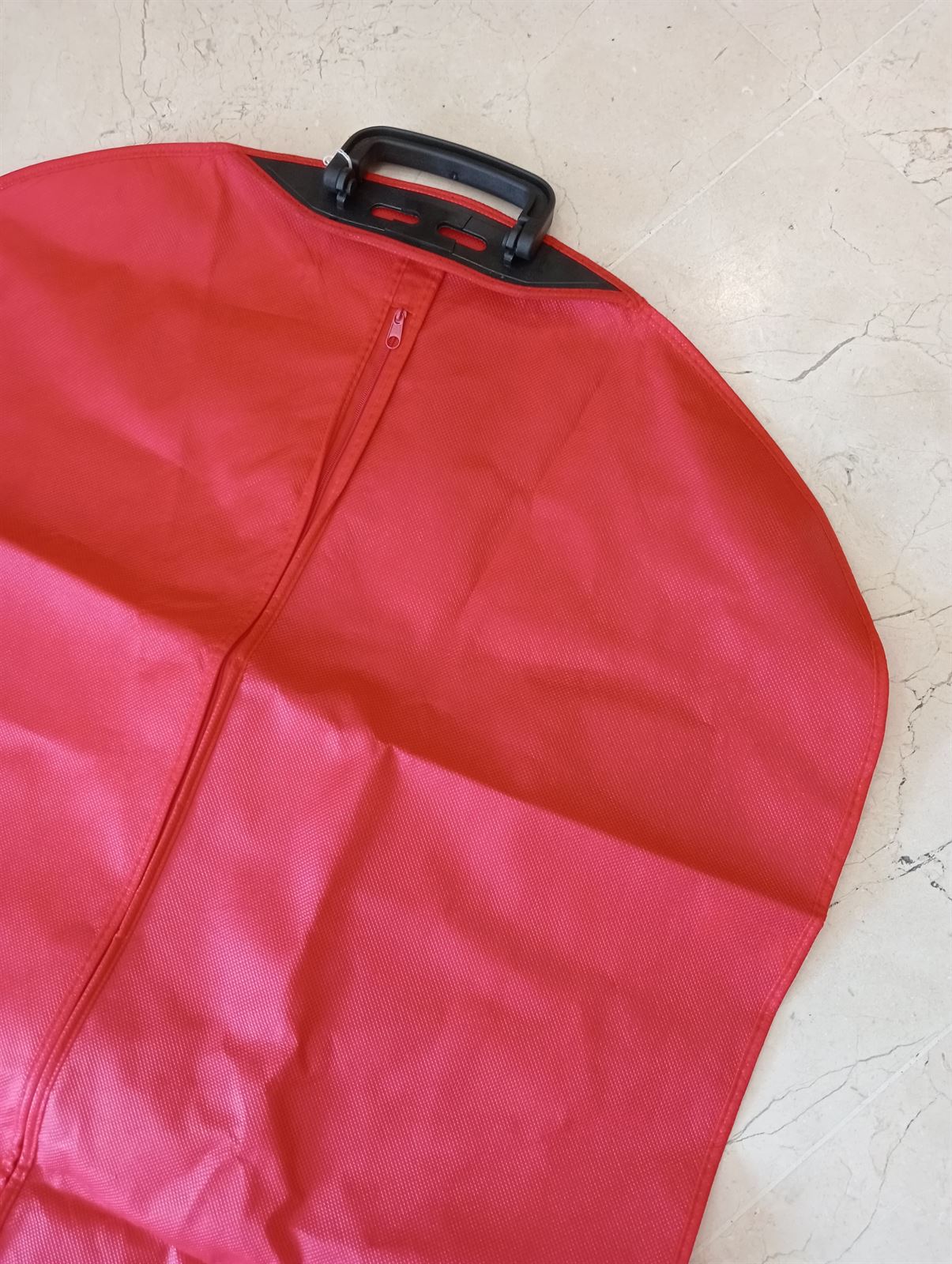 Funda chaqueta EUROSTAR tela asa plástico color rojo - Imagen 2