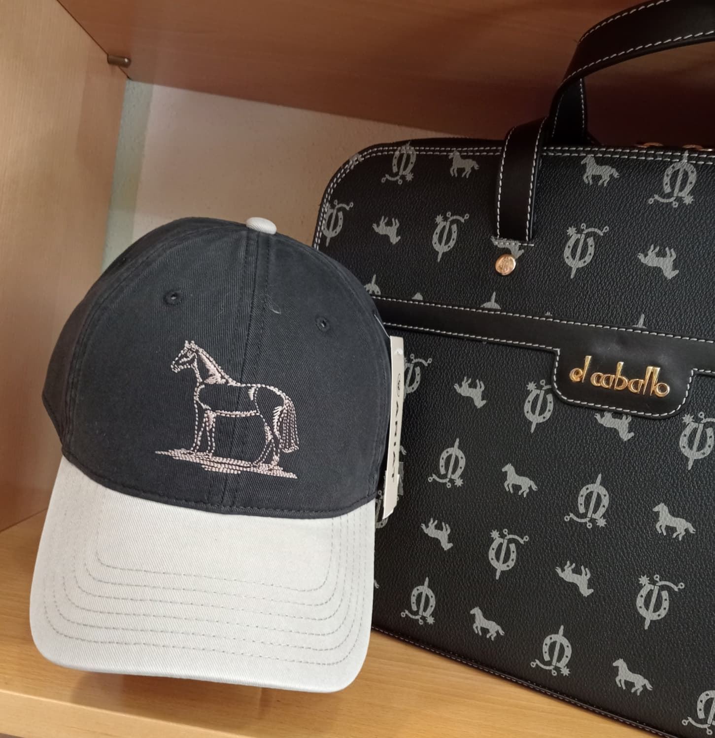 Gorra visera ARIAT Country Cap bordado caballo negro/beige regulable talla única - Imagen 3