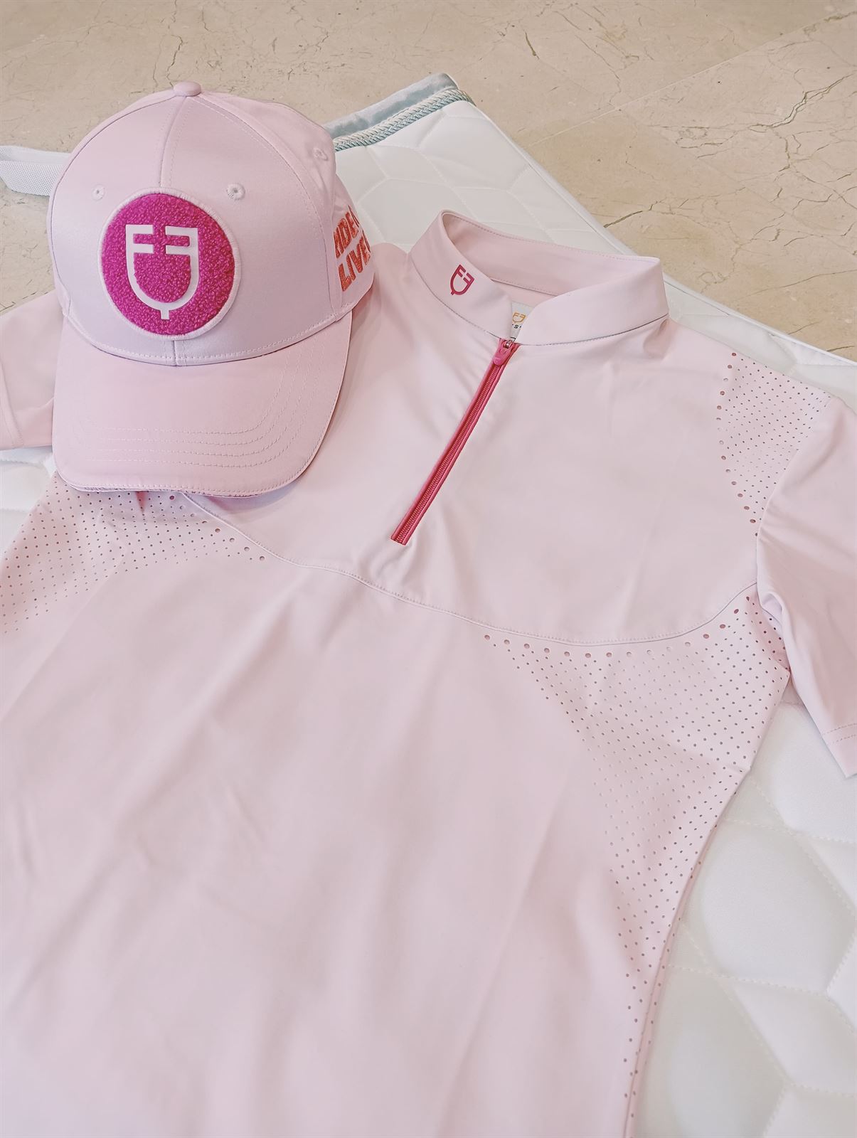 Gorra visera EQUESTRO talla única color rosa bebé logo peluche - Imagen 3