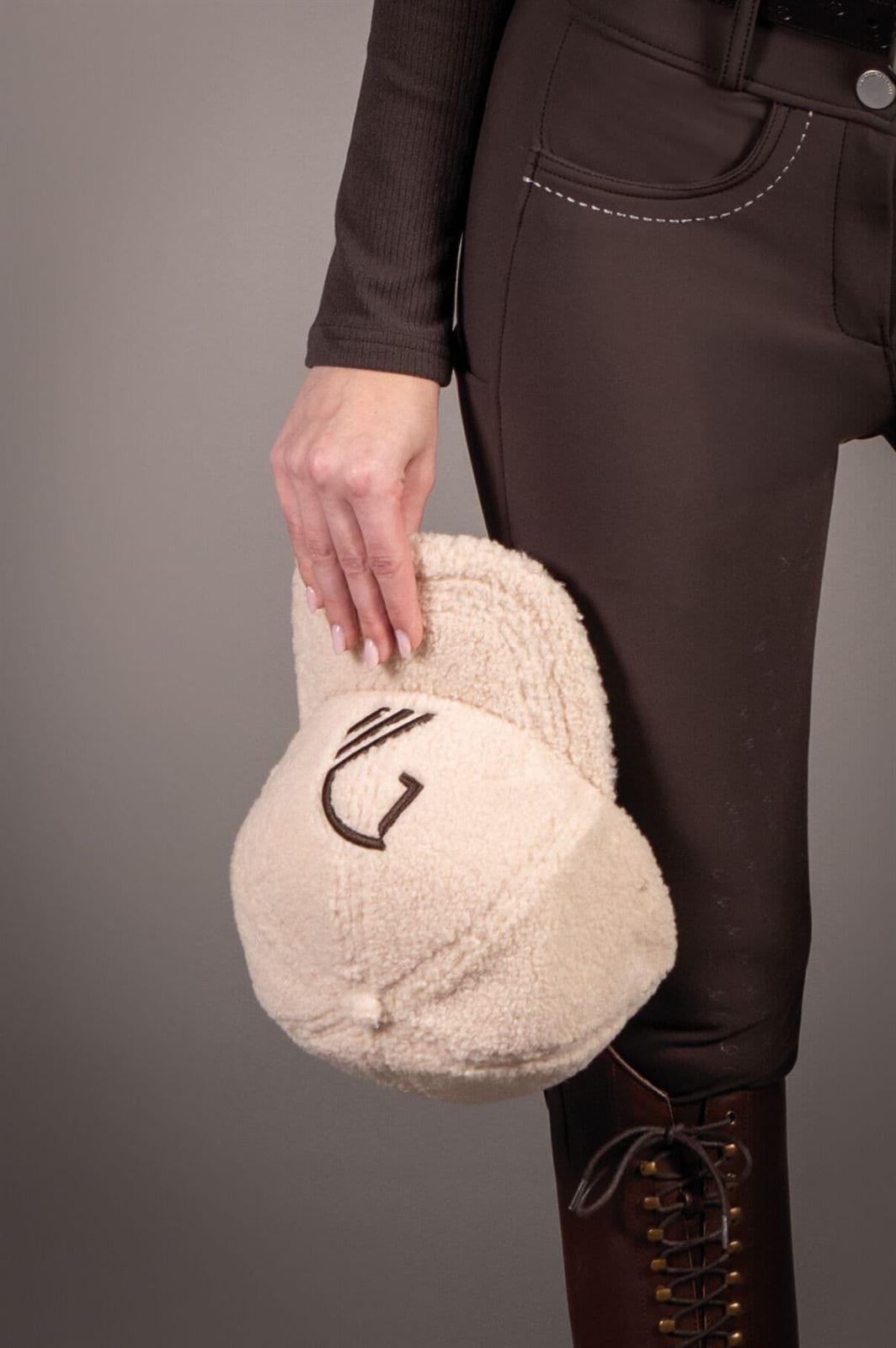 Gorra visera LAURIA GARRELLI Arezzo borreguillo beige - Imagen 2