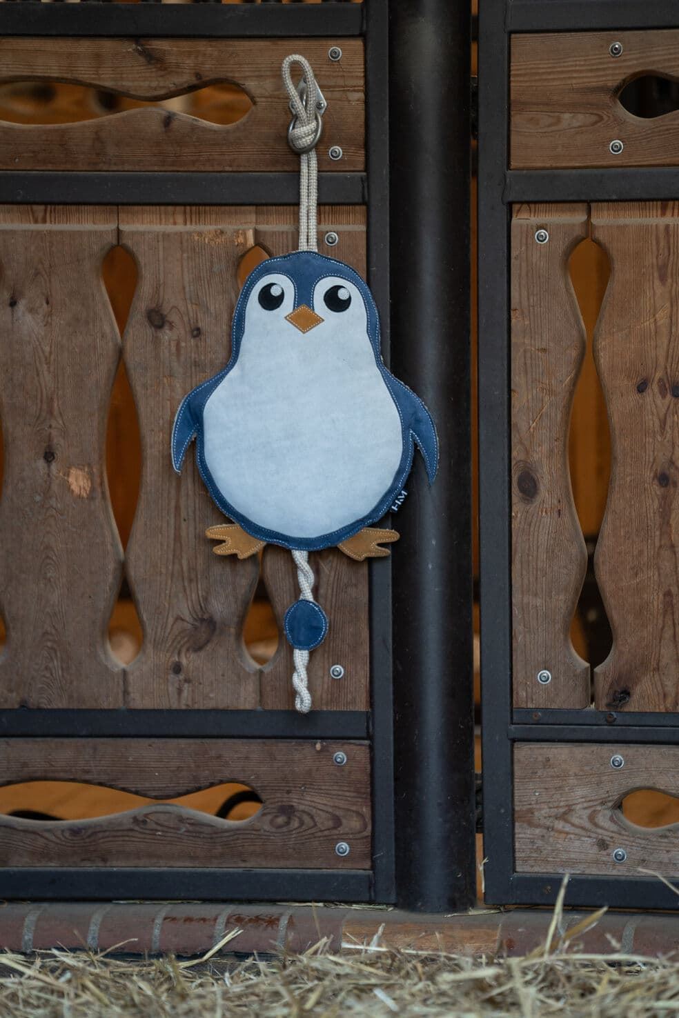 Juguete para caballo HKM Sports Equipment pingüino - Imagen 3