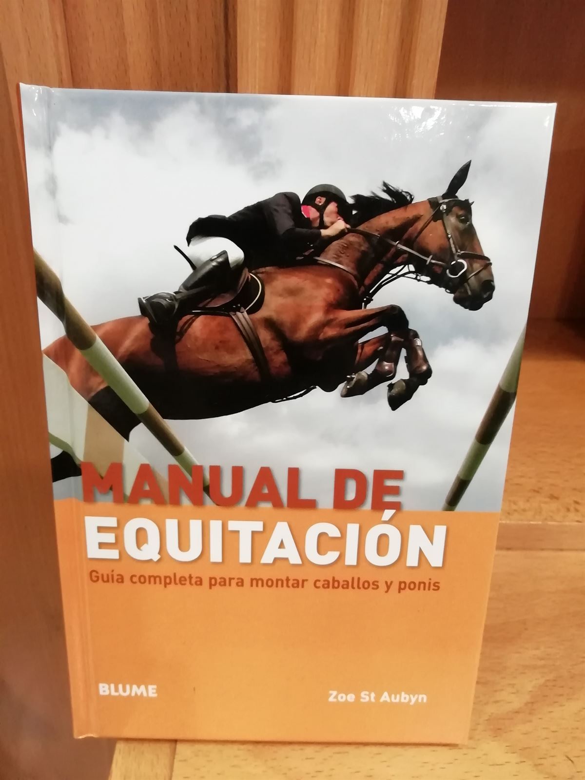 LIBRO: Manual de equitación. Guía completa para montar caballos y ponis - Imagen 1