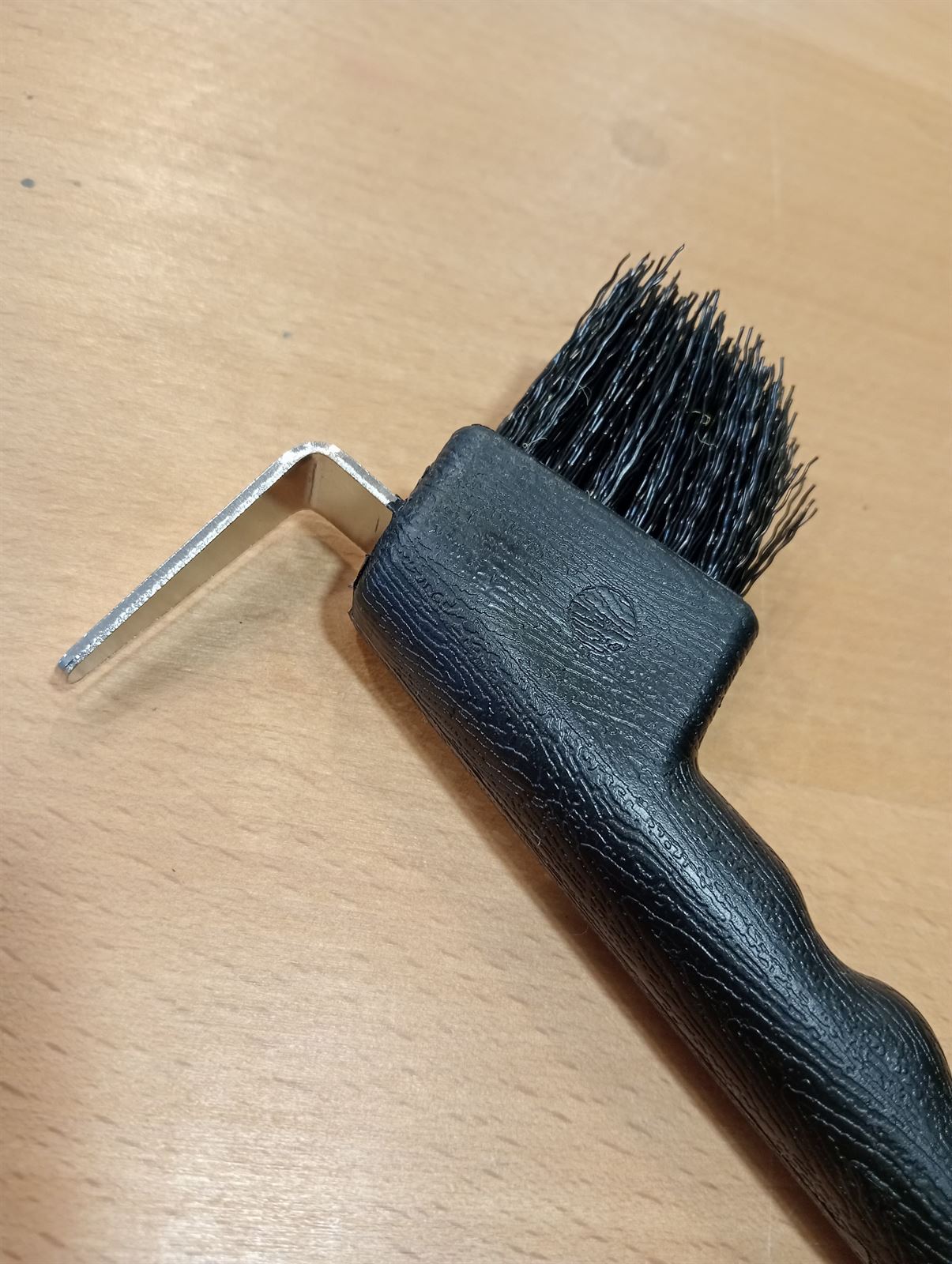 Limpiacascos HH con cepillo color negro - Imagen 2