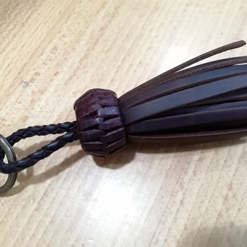 Llavero borla de cuero marrón - Imagen 1