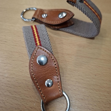 Llavero piel con broche y lona beige con bandera España - Imagen 2