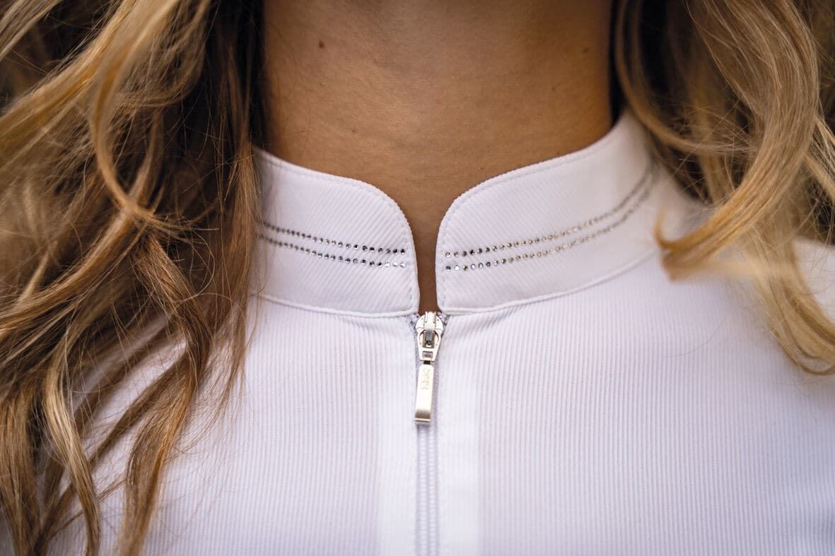 Polo concurso mujer HKM Sports Equipment Amy color blanco con detalle cuello plateado - Imagen 2