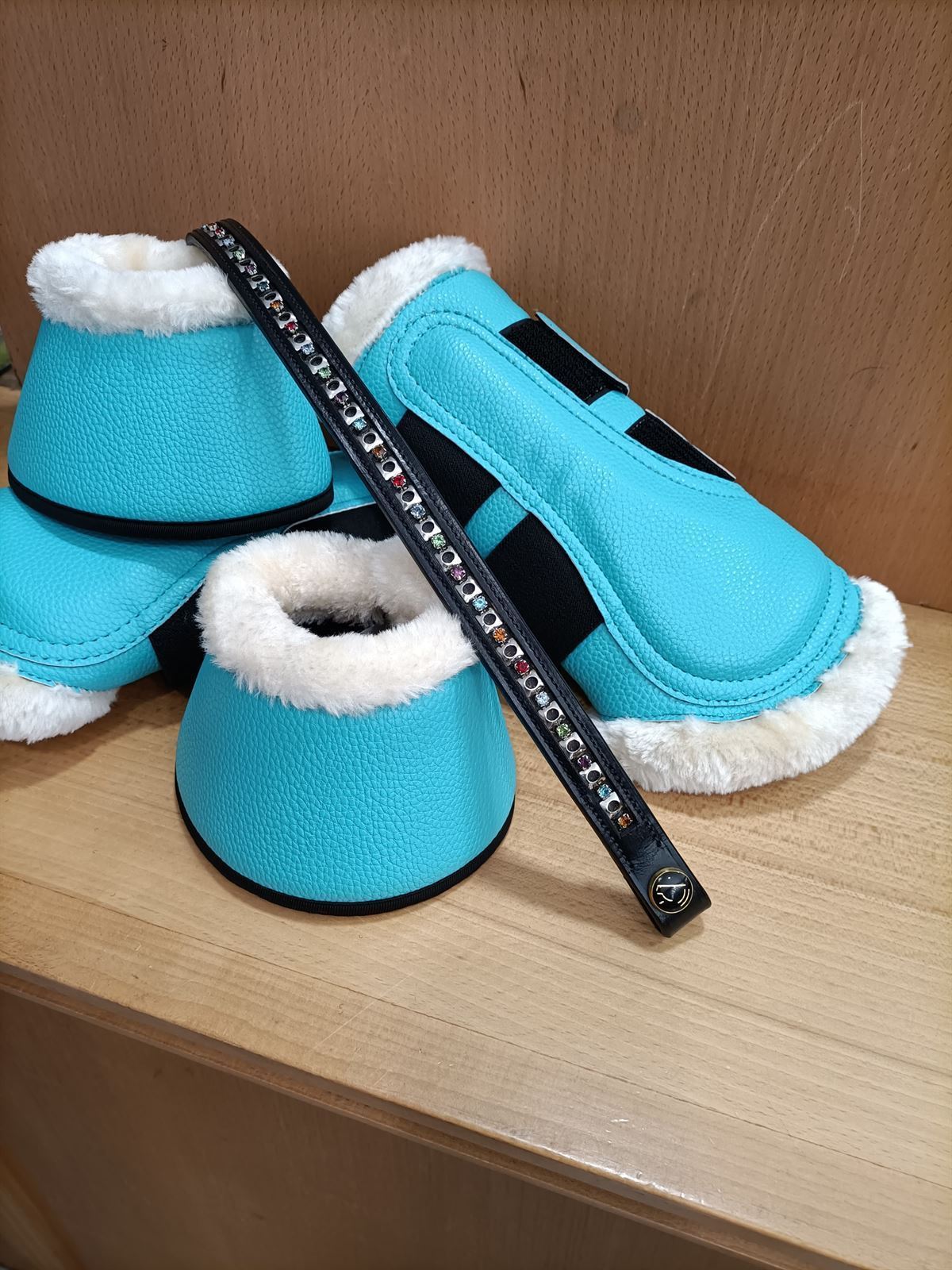 Protectores HKM Sports Equipment Comfort Premium Fur color azul turquesa TALLA S (par) - Imagen 1