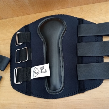 Protectores ZALDI delanteros neopreno color negro TALLA COB (par) - Imagen 1